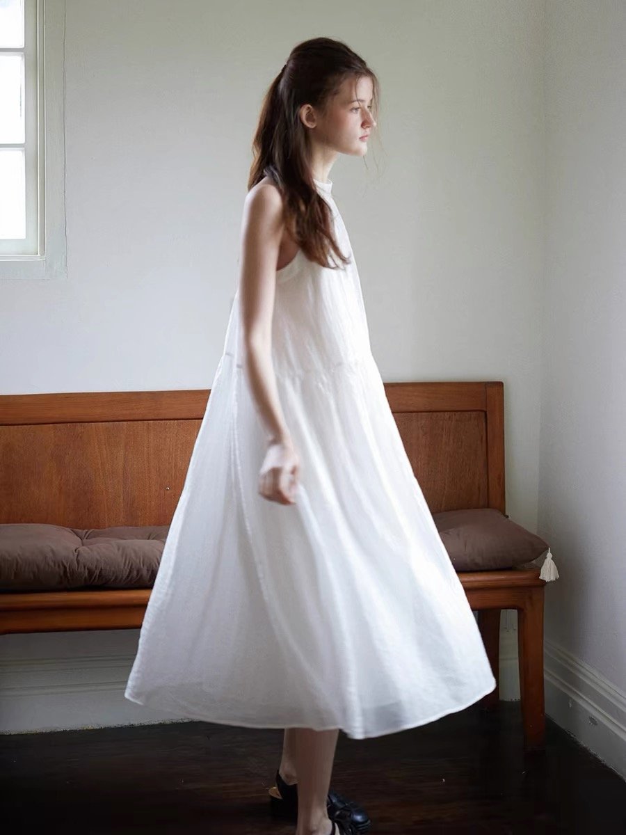 Gentle Halter Neck Swing Dress - 图片 4