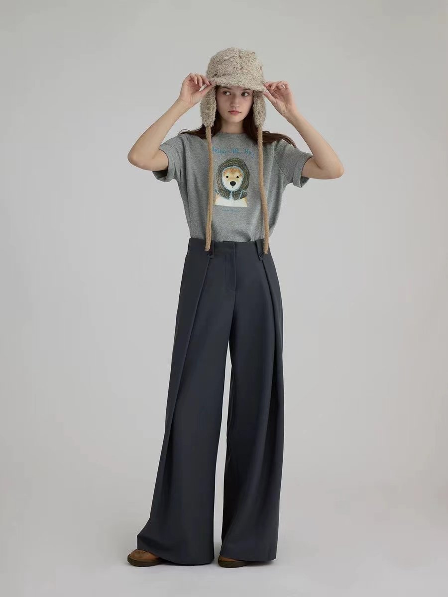 Curved Hem Side Slit Short Sleeve T-shirt with Corgi in a Hat for Women - 图片 3