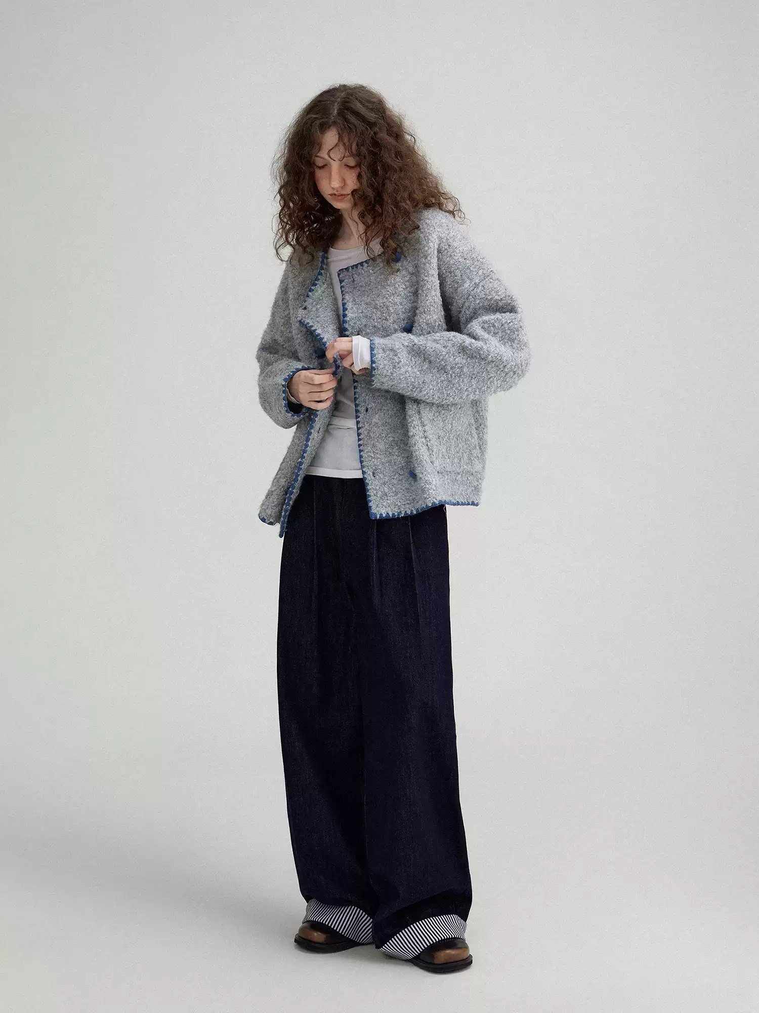 High-Waisted Contrast Stripe Hem Jeans - 图片 3