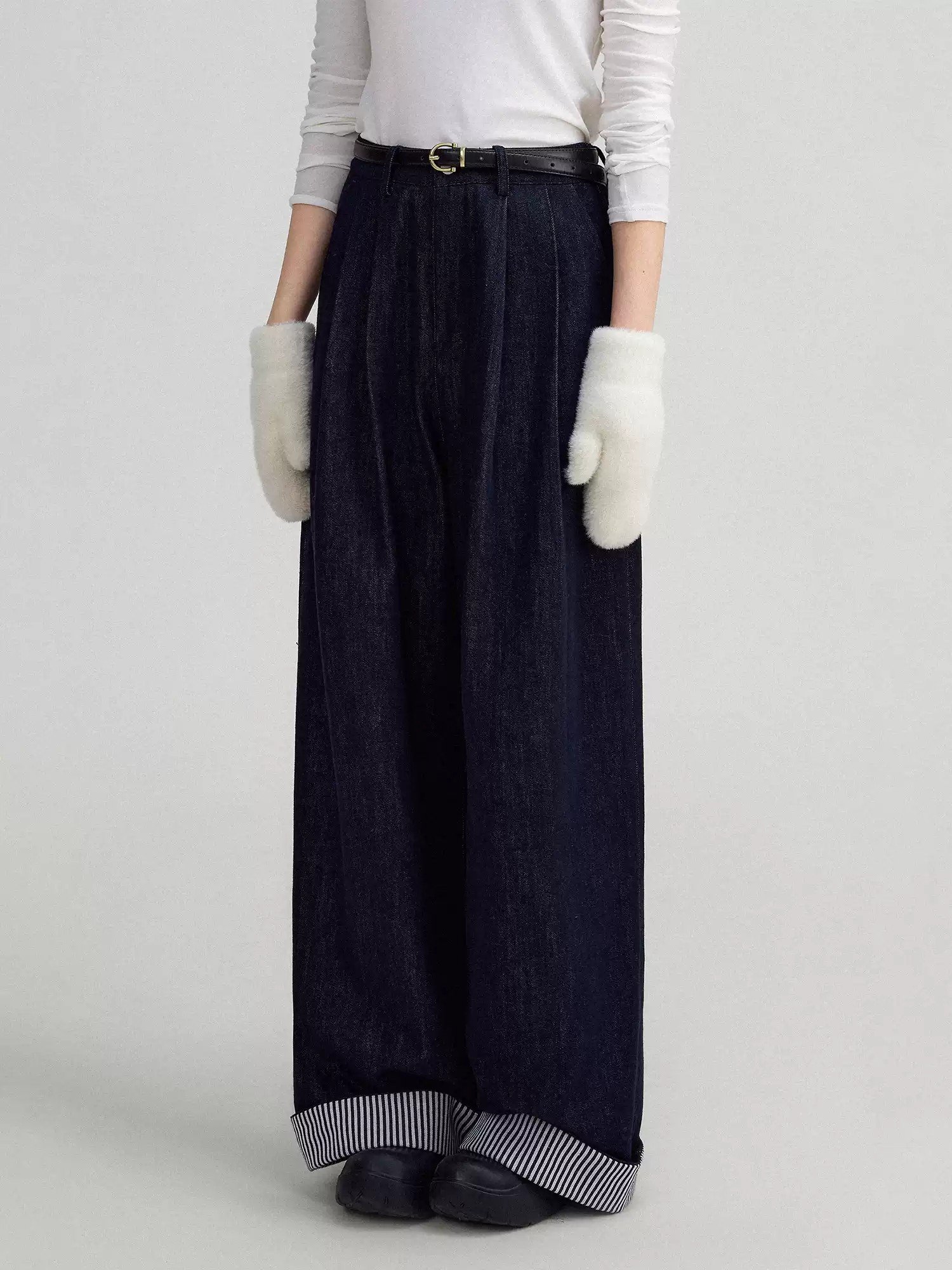 High-Waisted Contrast Stripe Hem Jeans - 图片 4