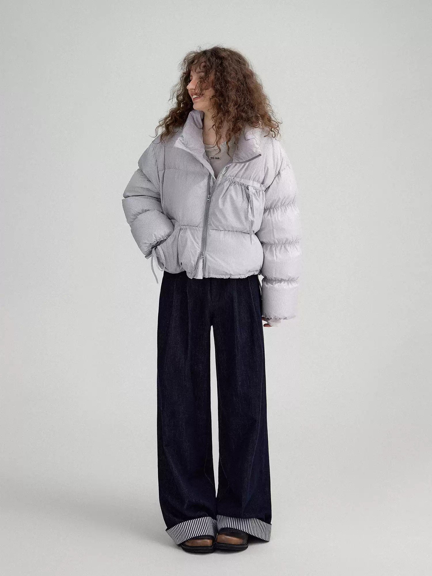 High-Waisted Contrast Stripe Hem Jeans - 图片 2