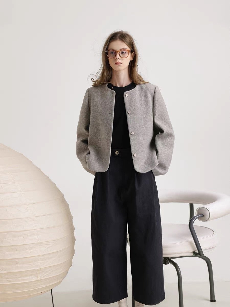 Unique Minimalist Heart-Shaped Button Blazer - 图片 4