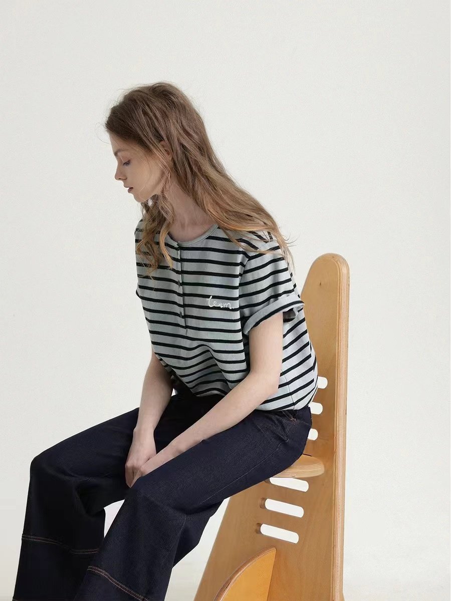 Embroidered Short Sleeve Knit Top - 图片 2