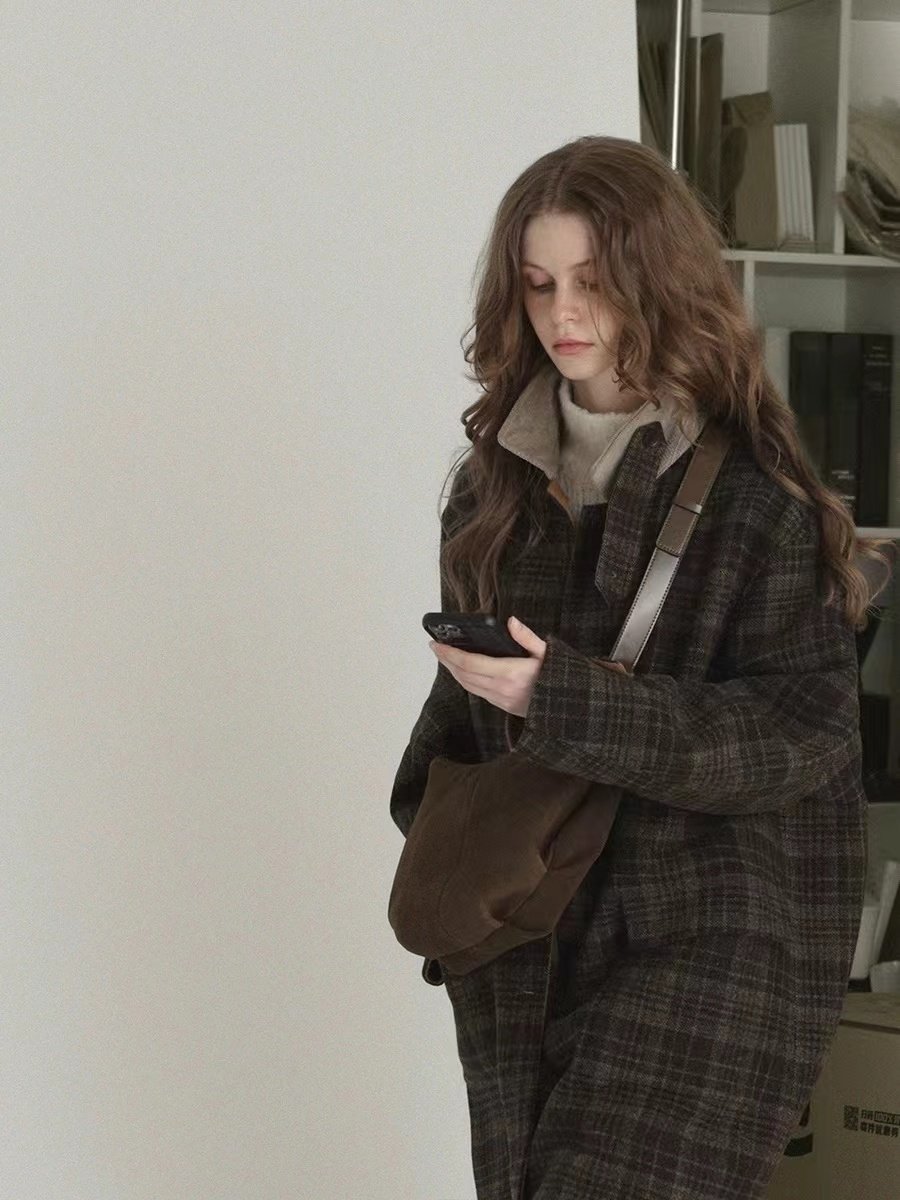 Vintage Wool Coat with Notched Lapel - 图片 3