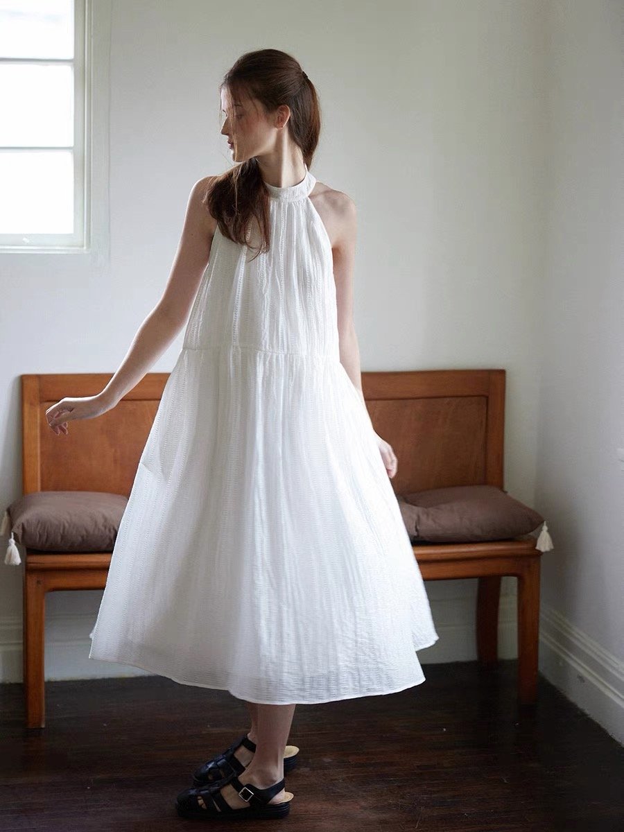 Gentle Halter Neck Swing Dress - 图片 3
